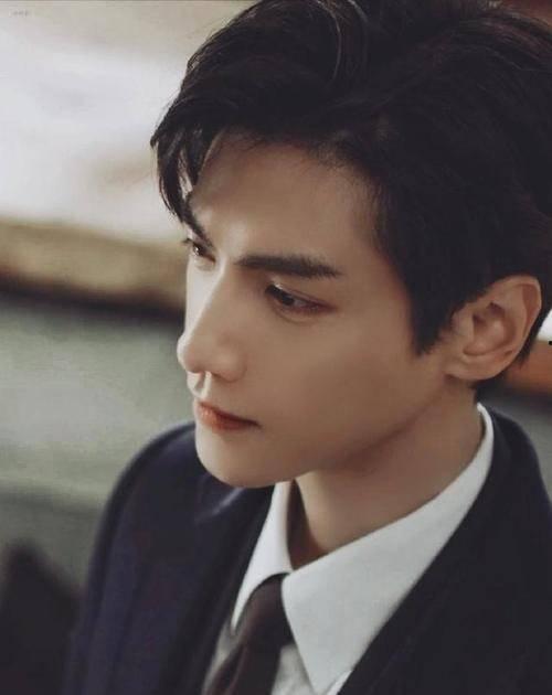 吃瓜娱乐圈八卦罗云熙,娱乐圈的瓜田，他的瓜香四溢  第2张